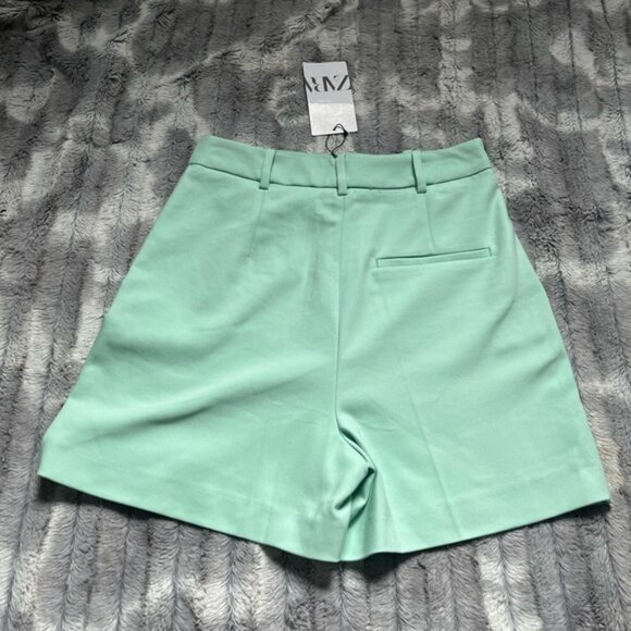 Zara Shorts with Buttons Size Small - Picture 3 of 6